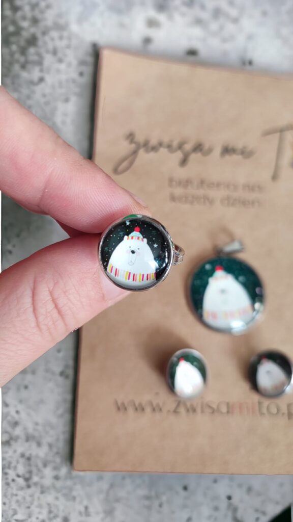 zestaw biżuterii z motywem świątecznym